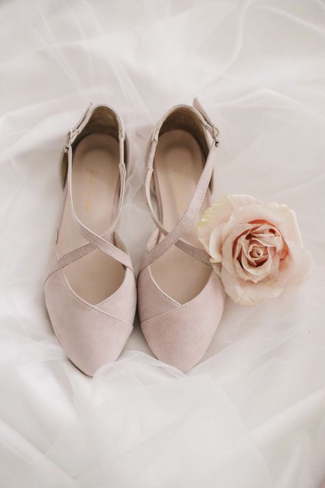 Quinceañera Shoes, Wedding Shoes Pink, Bridesmaid Shoes Flat, Diy Wedding Shoes, Bridal Ballet Flats, Bride Flats, Blush Wedding Shoes, Peach Shoes, Shoes Bridesmaid