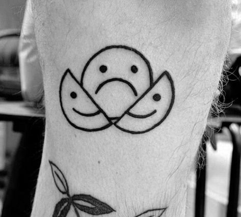 Smiley Face Tattoo, Herren Hand Tattoos, Happiness Tattoo, Homemade Tattoos, Army Tattoos, Sharpie Tattoos, Doodle Tattoo, Face Tattoos, Dainty Tattoos