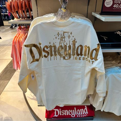 Women’s Size Small Disneyland Merch, Disney Paris, Disney Sweaters, Spirit Jersey, Disneyland Resort, Outfit Casual, Disney Parks, Disneyland, Castle