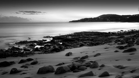 Black and White beach wallpaper - HD Wallpapers Wallpapers Purple, Clay Mation, White Background Wallpaper, Black Wallpapers, Black And White Beach, Photo Summer, Fitness Video, Beach Images, Wallpaper Laptop