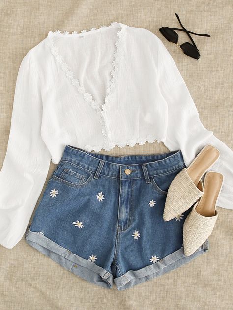 Look Short Jeans, Embroidery Denim, Summer Shorts Denim, Cuffed Denim Shorts, Summer Denim, Loose Fitting Tops, Large Dress, Short Jeans, Denim Shorts Women