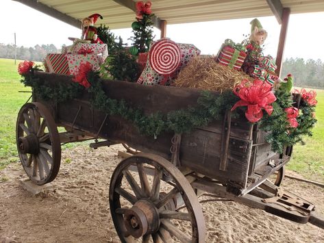 Decorating A Wagon For Christmas, Christmas Decor With Wagon, Wagon Christmas Decor Porch Ideas, Wagon Decorated For Christmas, Christmas Wagon Ideas, Wagon Christmas Decor, Christmas Wagon, Fall Wagon Decor, Christmas Sleigh Decorations