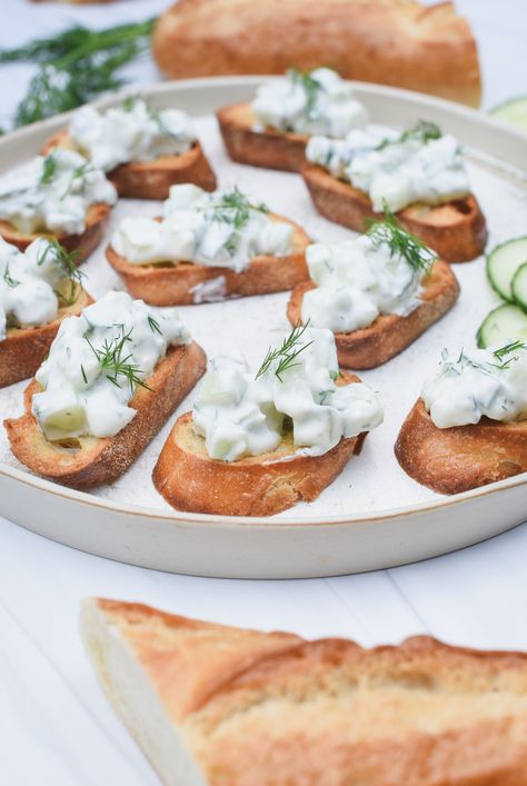 Greek Crostini, Summer Snack Recipes, Garden Cucumbers, Taco Bites, Cucumber Dip, Greek Dip, Cucumber Yogurt, Cucumber Bites, Cucumber Sandwiches