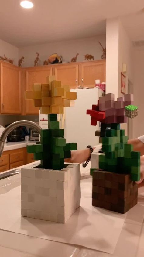 Minecraft Craft Ideas, Diy Nerd Decor, Frederic Chen, Pixley Art, Diy Minecraft Decorations, Minecraft Room Decor, Case Minecraft, Minecraft Decoration, Diy Minecraft