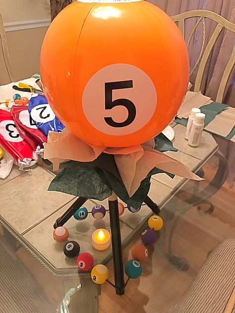 Billiard party themed table decoration. Diy Bingo Party Decorations, Billiards Party Ideas, Bingo Decorations Ideas, Bingo Party Decorations, Casino Birthday Party, Bingo Night, Bingo Party, Bingo Funny, Casino Birthday