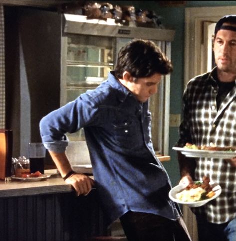 Jess Mariano Outfit, Jess Outfits, Gilmore Girls Lane, Gilmore Girls Jess, Gilmore Guys, Luke Danes, Gilmore Girls Outfits, Jess Mariano, Milo Ventimiglia