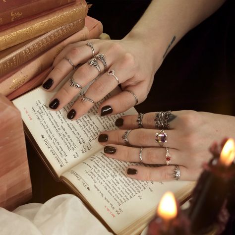 Lots Of Rings On Hand Aesthetic, Rings On Every Finger Aesthetic, Hand With Lots Of Rings, Dark Academia Jewellery, Hands Rings Aesthetic, Hands With Rings Aesthetic, Hand Full Of Rings, Dark Academia Rings, Hands Rings