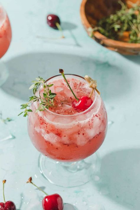 Cherry Thyme Prosecco Smash Sugar Free Alcoholic Drinks, Prosecco Smash, Rosemary Lemonade, Baking Lessons, Sparkling Cocktail, Prosecco Cocktails, Peach Sorbet, Mint Mojito, Refreshing Summer Cocktails