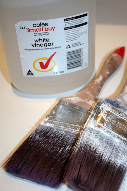 Lilyfield Life: How to Clean your Paint Brush with Vinegar...Did not clean my brushes as good as I had thought it would, but it did get rid of A LOT of dried on paint.  Now I can use them again for another round of DIY projects. Clean Paint Brushes, Painting Hacks, Cleaning Paint Brushes, Painting 101, Paint Thinner, Paint Remover, Cleaners Homemade, How To Make Paint, Diy Tips