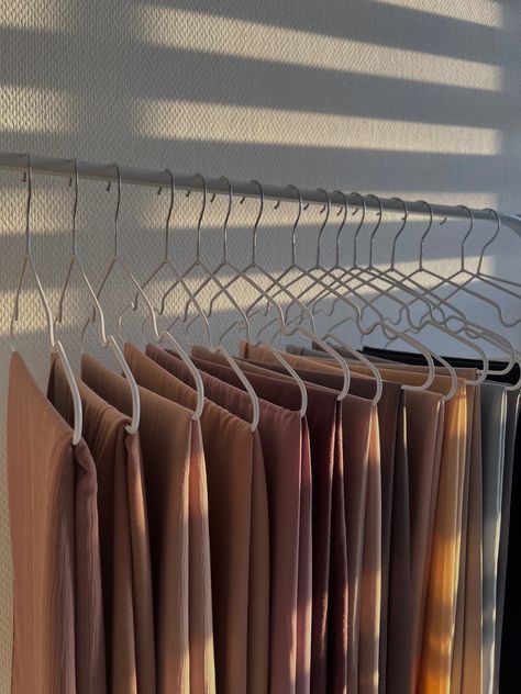 Hijab Wardrobe Storage, Hijabi Closet Organization, Hijab Organizer Storage, Hijab Organization Ideas, Hijab Organization, Hijab Organizer, Hijab Rack, Hijab Essentials, Hijab Hanger