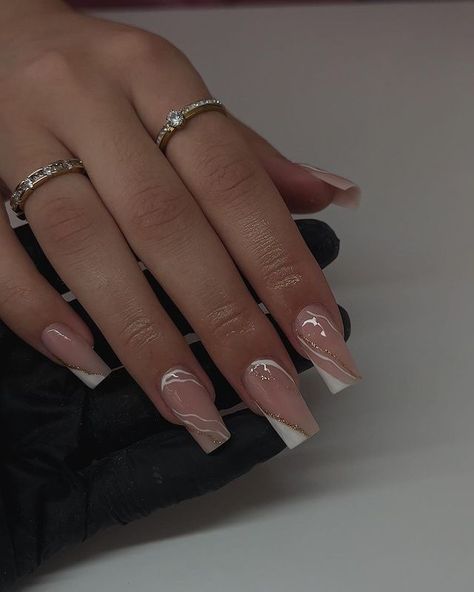 White Nails With Designs, Nagel Tips, Girly Acrylic Nails, French Tip Acrylic Nails, Simple Acrylic Nails, Classy Acrylic Nails, Short Square Acrylic Nails, Nails White, Acrylic Nails Coffin Short