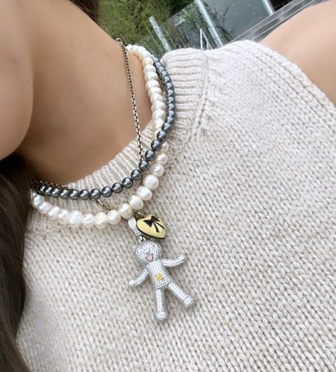 Kpop Idols Necklace, Jennie Necklace, Jennie Accessories, Korean Black And White, Blackpink Jennie Aesthetic, Jennie Details, Necklace Korean, Jennie Aesthetic, Aesthetic Necklace