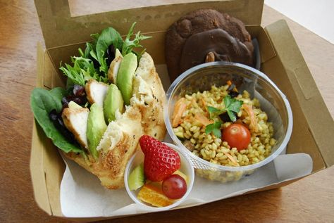 Fruit Salad Presentation, Quinoa Lunch, Boxed Lunch Catering, Italian Catering, Salad Presentation, Organic Cafe, Authentic Italian Food, Lunch Catering, Sandwich Box