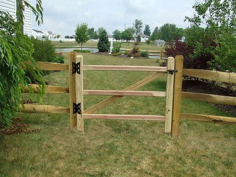 Best Split Rail Fence Gate Ideas ~ http://lovelybuilding.com ... Split Rail Fence Gate, Fence Gate Ideas, Fence Driveway, Wood Fence Post, Split Rail Fence, Fence Gate Design, Fence Stain, Country Fences, Fence Designs