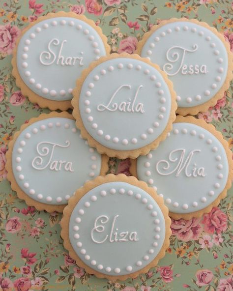 Baptism Cookies, Monogram Cookies, Idee Babyshower, Iced Biscuits, Parents To Be, Personalized Cookies, Sugar Cookie Designs, Pretty Cookies, Fancy Cookies