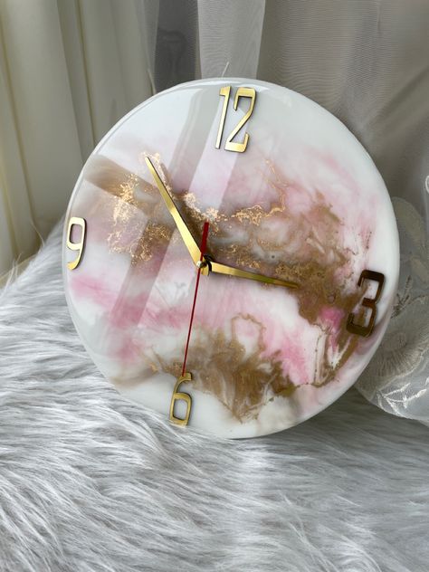 Pink and gold resin clock Pink Resin Clock, Epoxy Clock, Pink Clock, Pink Clocks, Resin Clock, Resin Crafts Tutorial, Craft Tutorial, Resin Crafts, Resin Art