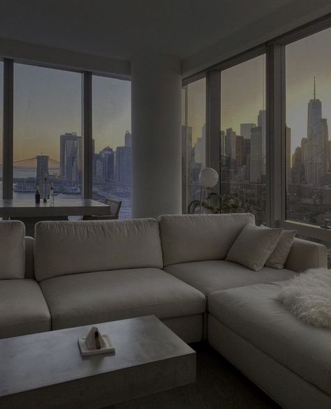 𝕆 𝕃 𝕀 𝕍 𝕀 𝔸 on Twitter: "new york skyline view https://t.co/Lhy5j3I4eA" / Twitter Room Aesthetic Night, Hoboken Apartment, House Fever, Cozy Interiors, Aesthetic Apartment, Apartment View, Perfect Room, Skyline View, Dream Places