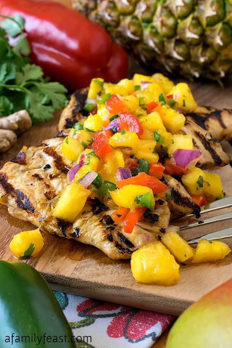 Marinated Recipes, Grilled Marinated Chicken, Tropical Salsa, Pollo Tropical, Chicken Salsa, Pineapple Recipe, Tropical Food, Mango Pineapple, Travel 2024