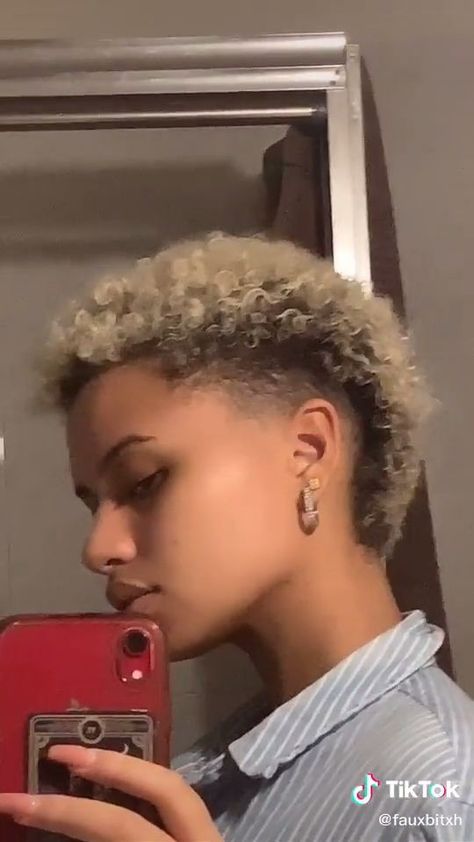 Afro Mullet Black Women, 4c Mullet, Afro Mullet, Baby Mullet, African American Short Haircuts, Natural Hair Haircuts, Haircuts Women, Short Hair Designs, Androgynous Hair