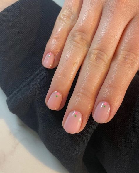 Short Nails With Short Nail Beds, Short Oval Nails For Work, Gel On Short Nails Natural, Simple Short Round Nails, Colours For Short Nails, Round Gel Nails Short, Shellac Manicure Short Nails, Nails For Short Nail Beds, Nice Short Nails