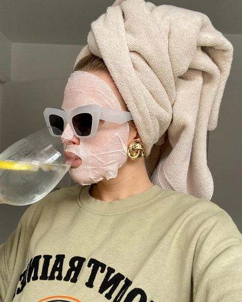 Manifest Board, Mask Photography, Face Mask Aesthetic, Aesthetic Skincare, Branding Photoshoot Inspiration, Spa Day At Home, Instagram Content, Mascara Facial, Photo Mask