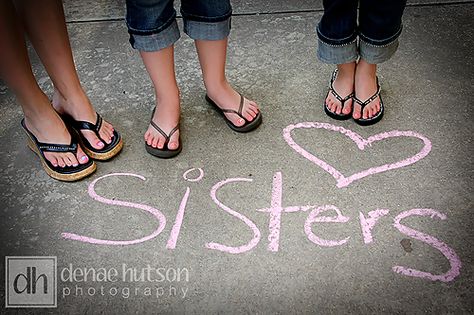 sisters.... add 2 more sets and this would be a great picture for me and my 4 sisters....... Photography Sisters, 4 Sisters, Sister Photography, Sister Poses, Sibling Poses, Sister Pictures, Sisters Photoshoot, Love My Sister, Sisters Forever