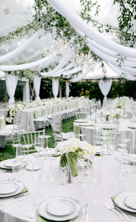 White Wedding Reception Ideas, White Wedding Table Setting, Wedding Tent Decorations, White Wedding Decorations, White Weddings Reception, Minimalist Wedding Decor, White Wedding Theme, Tent Decorations, All White Wedding