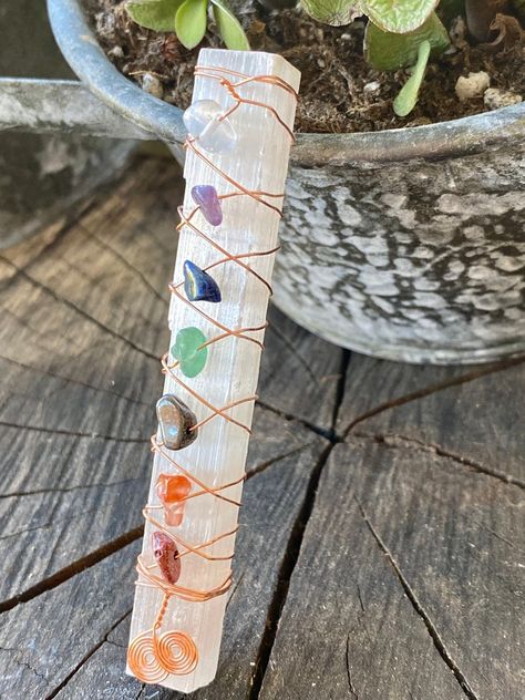 Selenite Chakra Wand, Chakra Crafts Diy, Crystal Healing Room, Chakra Wand, Chakra Decor, Meridian Points, Peach Aventurine, Crystal Wands, Selenite Wand