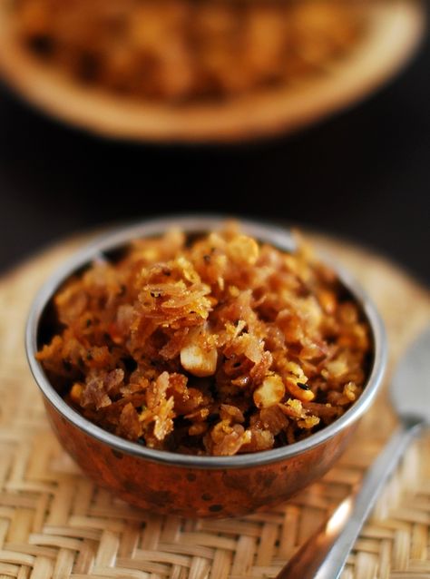 A traditional Kerala snack item made with beaten rice flakes (aval) coconut and jaggery Kerala Sweets, Snacks Savory, Kerala Snacks, Rice Flakes, Kerala Food, Indian Recipe, India Food, Tea Time Snacks, Indian Desserts