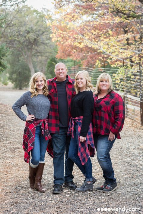 Plaid Shirts Family Pictures, Red Plaid Family Pictures Outfit, Buffalo Check Family Pictures, Matching Flannel Family Pictures, Red Flannel Family Pictures, Red Buffalo Plaid Family Pictures, Black And White Plaid Family Pictures, Buffalo Plaid Family Pictures, Buffalo Plaid Family Pictures Outfits