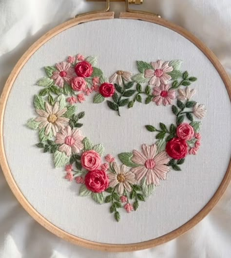 Embroidery Designs Love, Flower Embroidery Motifs, Flower Embroidery Hoop, Diy Embroidery Shirt, Hand Embroidery Letters, Modern Hand Embroidery Patterns, Embroidery Hoop Art Diy, Simple Hand Embroidery Patterns, Clothes Embroidery Diy