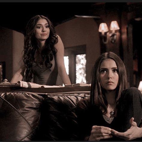 Katherine Pierce And Elena Gilbert, Katherine Pierce And Caroline Forbes, Elena And Katherine, Katherine And Elena, Caroline Forbes And Elena Gilbert, Katherine Pierce Old Photo, Katherine And Elena Together, Elena Gilbert Behind The Scenes, Hayley The Originals