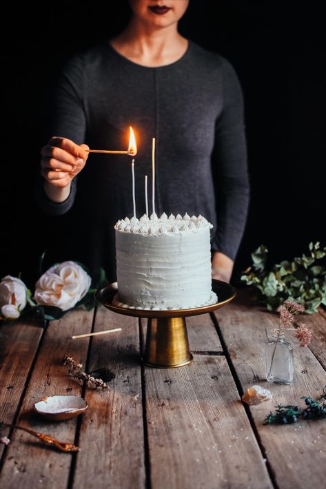 CAKE ART | Funfetti Vanilla Cake with Vanilla Butter Cream | recipe | @kelsey_thefarmersdaughter ...aka the perfect birthday cake! Vanilla cake base…that’s always moist! Add in some sprinkles…heck yes!! And top it with a classic vanilla butter cream. / dessert, food design, food styling, food photography // #cake #vanilla #birthday Birthday Cake For Adults Women, Birthday Cake For Adults, Cake Base Recipe, Perfect Birthday Cake, Sweety Pie, Homemade Birthday Cakes, Dessert Photography, Adult Birthday Cakes, Birthday Cakes For Men