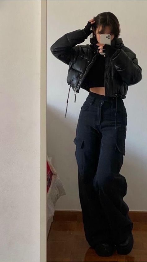 winter outfit, cold weather, cargo pants, puffer jacket, black puffer jacket, all black outfit, all black outfit, minimalist outfit, easy outfit, going out fit 00s Mode, Mode Zara, Tomboy Style Outfits, Swaggy Outfits, Weekend Outfit, Mode Inspo, 가을 패션, Casual Style Outfits, Looks Style