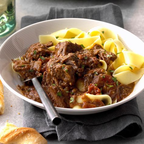 Slow Cooker Beef with Red Sauce Red Sauce Recipe, Dump Recipes, Longview Texas, Ground Beef Pasta, Slow Cooked Pork, Dump Dinners, Slow Cooker Turkey, Beef Roast, Beef Pasta