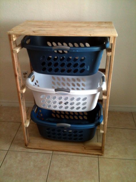 Laundry Dresser made from Pallets | Organize your home | Get your kids involved | Hacks, tips and tricks to easily organize life at home Basket Dresser, Laundry Basket Dresser, Diy Laundry Basket, Laundry Basket Organization, Laundry Baskets, Diy Laundry, Basket Organization, Diy Pallet Projects, Laundry Hamper