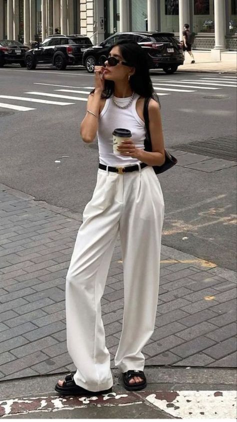 Cream Trousers Outfit, White Pants Outfit Summer, Cream Pants Outfit, White Pants Outfit, Cream Trousers, Oufits Casual, Cream Pants, Paris Outfits, Look Stylish