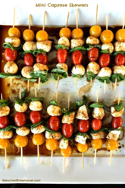 These Mini Caprese Skewers are a light, quick appetizer to make for Easter brunch, lunch, or dinner! #Appetizer Food Skewers, Caprese Bites, Quick Appetizer, Skewer Appetizers, Caprese Skewers, Skewer Recipes, Easy Appetizers, Quick Appetizers, Food Party