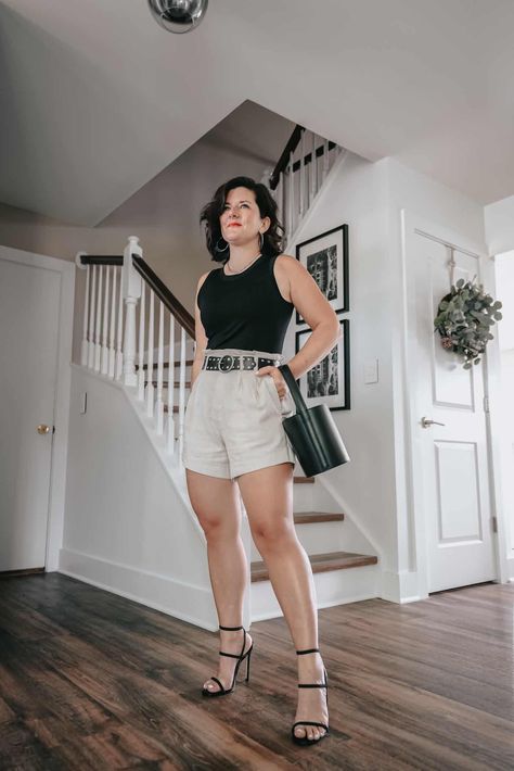 Tan Shorts Outfit Summer, Tan Shorts Outfit, Black Linen Shorts Outfit, Shorts Outfit Summer Casual, Linen Shorts Outfit Summer, Black Tank Top Outfit, Khaki Shorts Outfit, Black Tank Tops Outfit, Linen Shorts Outfit