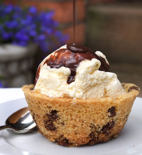 Ruhlman Classic: Chocolate Chip Cookie Bowl - Ruhlman Df Dessert, Oats Cookie, Chocolate Chip Cookie Bowls, Chip Recipe, Cookie Bowls, Desserts Healthy, Sweet Bites, Wheat Belly, Dough Bowls