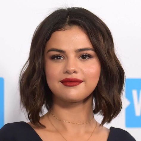 Cortes de Cabello para Cara Redonda - ChibiChai Cortes De Cabello, Corte Bob, Medium Hair Cuts, Bobs Haircuts, Selena Gomez, Face Shapes, Medium Hair Styles, Balayage, Short Hair