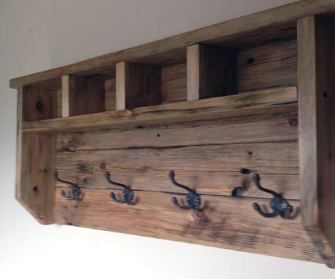 In this instructable I will show you how I made a farmhouse style coat hanger all from reclaimed pallet wood. This reclaimed pallet wood project is relatively simple to make ... Ingangs Decor, Rustic Coat Rack, Decor Ikea, Diy Casa, Reclaimed Pallet Wood, Pallet Crafts, Diy Holz, Wood Project, Wood Pallet Projects