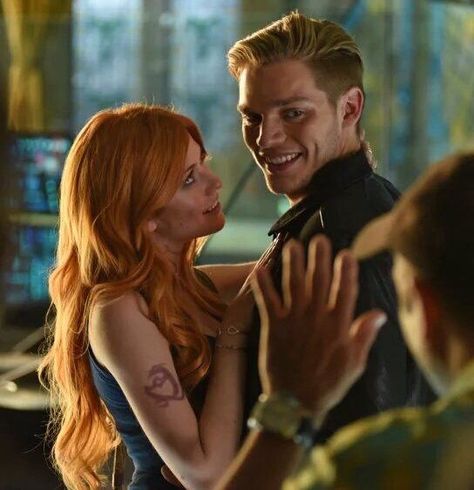 Katherine McNamara & Dominic Sherwood BTS of Shadowhunters 1x07 Clary Und Jace, Shadowhunters Tv Series, Clary Y Jace, Shadowhunters Series, Shadowhunters Cast, Clary And Jace, Shadowhunters Tv Show, Dominic Sherwood, Cassandra Clare Books