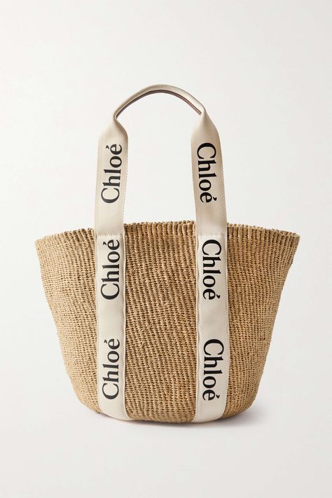 Sac à main en raphia à finitions en cuir Woody Large CHLOÉ pour femme | NET-A-PORTER Southern Curls And Pearls, Neutral Bag, Straw Tote, Basket Bag, Chloe Bag, Market Bag, Net A Porter, Tan Leather, Straw Bag