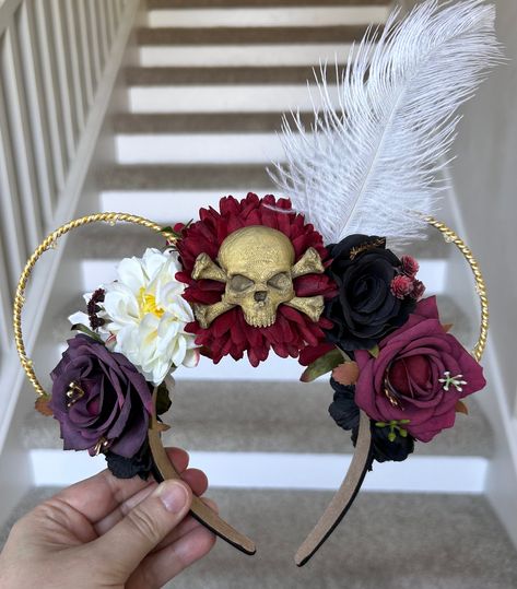 Yo ho yo ho, Pirates of the Caribbean inspired wire mouse ears for me. These are a must for pirates night on the cruise ship, or if the ride is your favorite at the theme park. They are made with black, white, and burgandy/wine colored flowers, a skull and crossbones, pirate doubloon, feather, and warm white "pixie dust." Every item in this shop is handmade, by me, to order, so there can be some slight variation. The headband is one size fits most and very comfortable, no sore ears or headaches with these beauties. These gorgeous ears should be handled carefully. I would recommend removing them before fast moving rides and protecting them from the rain. The ears will arrive zip-tied in a box to protect the wire from bending. The twisted wire is strong, but still flexible enough to reshape Indiana Jones Mickey Ears, Minnie Costume, Disney Bound Outfits Casual, Diy Disney Ears, Disney Ears Headband, Diy Mickey Ears, Disney Headbands, Disney Bounding, Disney Ideas