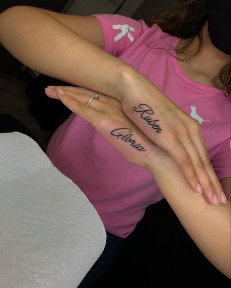 Small Hand Name Tattoos, Names On Side Of Hand Tattoo, Name Tattoo On Side Of Hand, Small Word Hand Tattoos For Women, Hand Tattoos With Names, Name Tattoos Finger, Name On Hand Tattoos For Women, Name Hand Tattoos For Women, Side Hand Tattoos Words