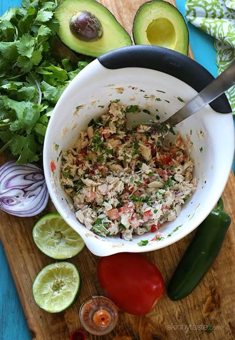 Canned Tuna Ceviche...Transform ordinary canned tuna into a zesty, flavorful lunch with a Latin flair by adding fresh lime juice, cilantro, jalapeño, tomato and avocado – so good! Tuna Tomato, Tuna Ceviche, Canned Tuna Recipes, Sliced Avocado, Ceviche Recipe, Canned Tuna, Eat Seasonal, Tuna Recipes, Cilantro Lime