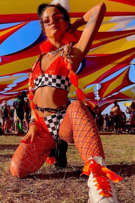 Top 11 Rave Essentials Rave Camping, Rave Theme, Rave Outfits Women, Music Festival Hair, Music Festival Accessories, Edm Music Festivals, Rave Dress, Festival Photo, Rave Gear