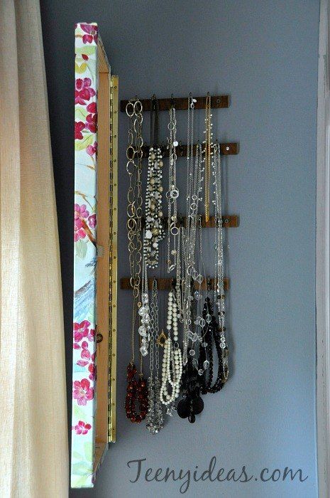 DIY Hidden Jewelry Storage Hidden Jewelry Storage, Jewerly Organizer, Jewelry Storage Diy, Diy Jewelry To Sell, Diy Lampe, Hanging Necklaces, Jewelry Cleaning, Diy Jewelry Unique, Easy Jewelry