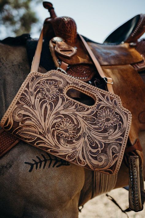 Tooled Leather Handbags, Leather Artist, Custom Leather Belts, Leather Tooling Patterns, Tooled Leather Bag, Tooled Leather Purse, Western Purses, Fall Bags, Leather Ideas